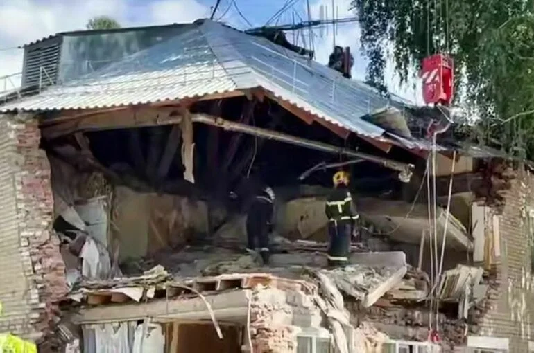 Тело погибшего извлекли из-под завалов разрушенного дома под Новосибирском