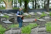 Мэр Львова предложил обменять останки советских воинов на украинских военных