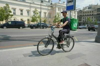 Перечень профессий, не требующих от мигрантов знания русского языка, сократят