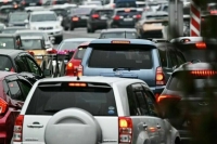 В очереди у Крымского моста стоят более 2 тыс. автомобилей