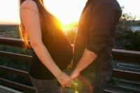 Президент подписал закон об увеличении пособия по беременности для студенток