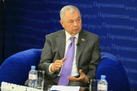 Сенатор Артамонов не исключил снижения ключевой ставки к концу года до 13%