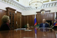 Путин проводит встречу с Матвиенко по итогам весенней сессии