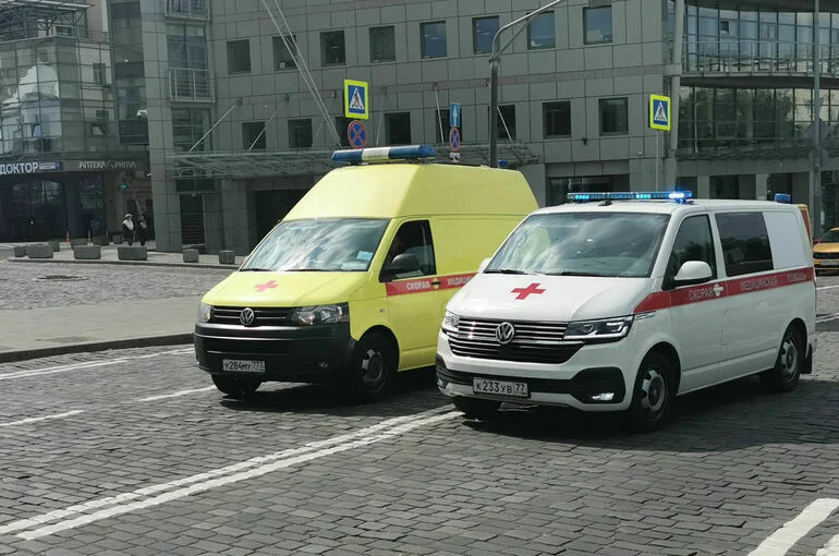 Офисное здание частично обрушилось в Екатеринбурге