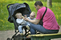 Для поддержки одиноких отцов предложили создать специальную службу