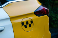 В Подмосковье введут штрафы за нелегальные услуги такси в аэропортах