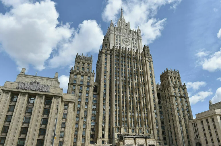 МИД: Россия снимает самозапрет на развертывание ракет средней дальности