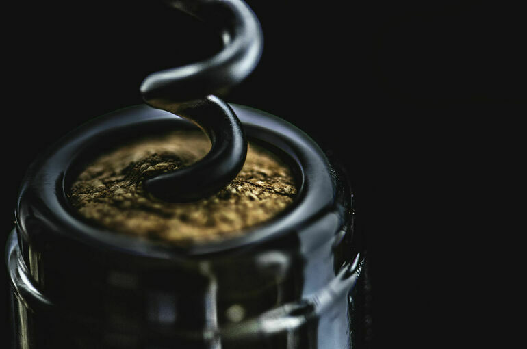 Депутат призвал пресечь работу сервисов по круглосуточной доставке алкоголя