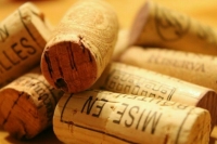 Производство слабоалкогольной продукции снизилось почти в два раза