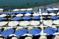 Отдыхающих на пляжах Сочи эвакуируют из-за угрозы атаки дронов