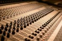 «Радиостанция Судного дня» передала два сообщения перед саммитом на Аляске