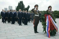 Володин почтил память советских воинов, сражавшихся за освобождение Кореи