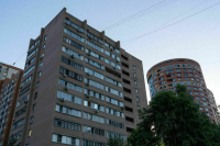 Управляющие компании хотят обязать закрашивать рекламу наркотиков на домах