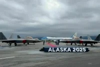 На Аляске в честь Путина и Трампа пролетел бомбардировщик B2 Spirit