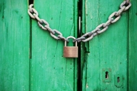 В Белгороде закрыли рынки и торговые центры из-за обстрелов ВСУ