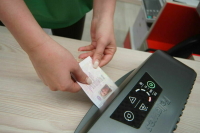 Пошлину за выдачу водительских прав мигрантам предложили повысить