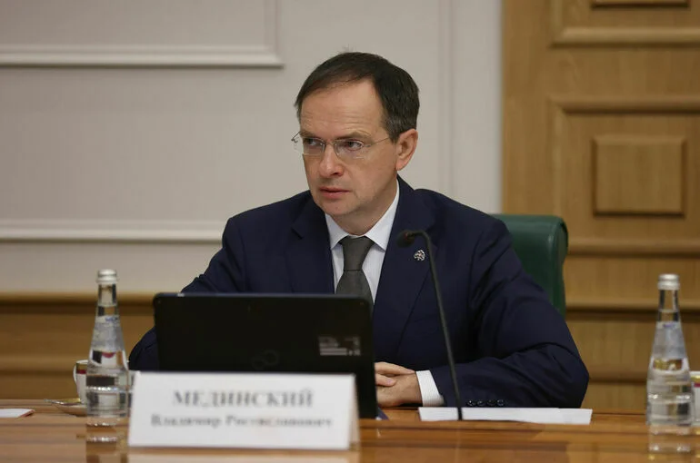 Мединский: Россия передала Украине тысячу тел солдат ВСУ