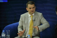 Депутат Нилов предложил ввести федеральные выплаты к юбилею брака