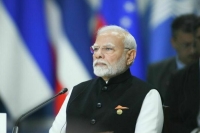 Моди обсудил с Макроном урегулирование конфликта на Украине