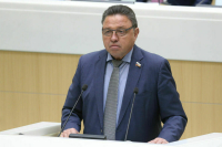 Сенатор: Работающие подростки успешно заменяют штатных сотрудников