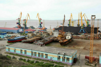 Пары горючей жидкости взорвались на малом танкере на Чукотке