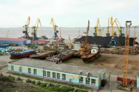 Пары горючей жидкости взорвались на малом танкере на Чукотке