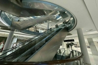 «Ъ»: Эскалаторы и траволаторы в торговых центрах могут остановиться 1 сентября