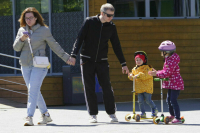 Родителям малолетних детей предложили дать льготы при приеме на госслужбу