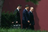 Путин и Си Цзиньпин прогулялись по резиденции лидера Китая
