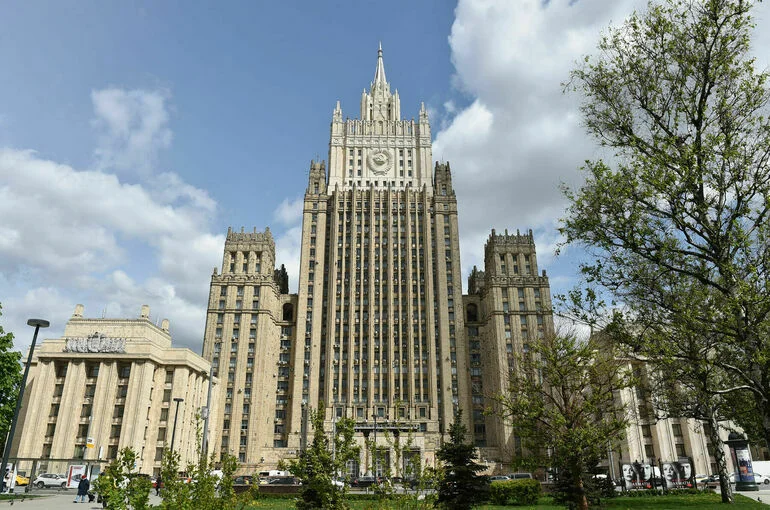 Эстонского дипломата вышлют из России за враждебные действия Таллина