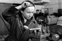 Кого в СССР освободили от платы за обучение в техникумах