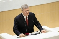 Чайка предложил разработать новую редакцию закона о госслужбе казачества