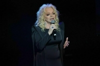 Путин назвал Ларису Долину выдающейся певицей