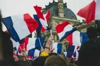 Французы вышли на массовые акции против экономической политики