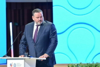 В Минтруде призвали решить проблему низких пособий по уходу за детьми