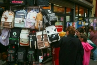 Роспотребнадзор получил около 10 тысяч обращений по поводу качества школьных товаров