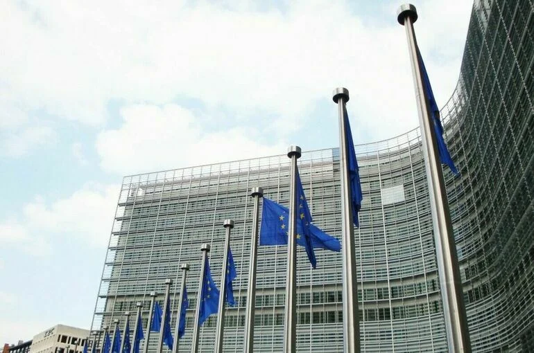 Еврокомиссия продолжает обсуждать 19-й пакет санкций против РФ