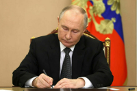 Путин продлил ограничения на вывоз и ввоз в РФ определенной продукции