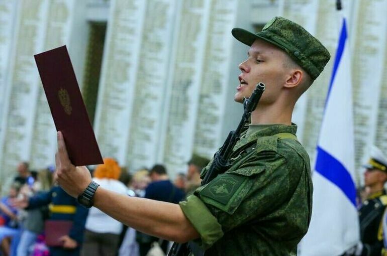 Путин поручил шить военную форму на территории России из отечественных тканей 