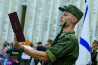 Путин поручил шить военную форму на территории России из отечественных тканей 