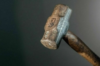 В Воронежской области вооруженный молотком подросток пытался совершить преступление в школе