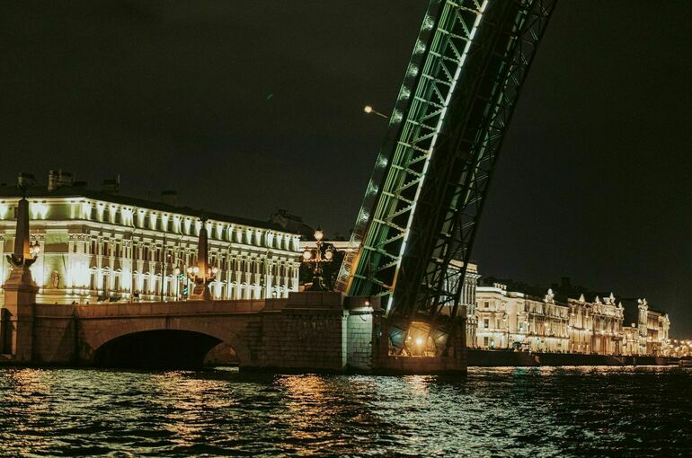 Дворцовый мост в Петербурге разведут в честь 125-летия со дня рождения композитора Дунаевского