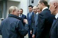 Путин пожал Силуанову руку и поблагодарил его за средства на развитие двигателей