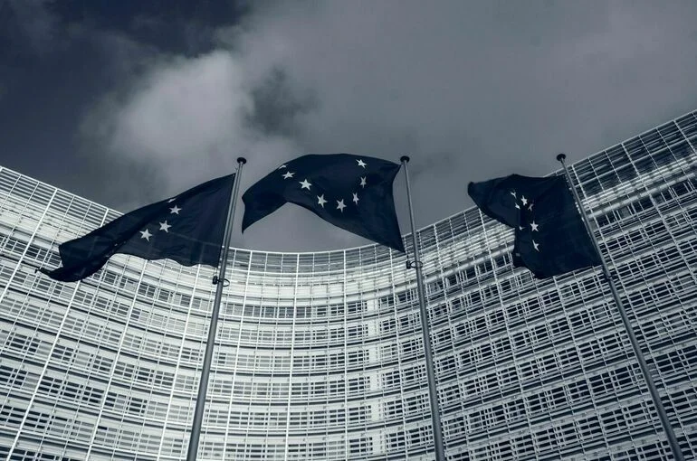 Политолог: Если Европа проиграет России, у нее есть шанс на возрождение