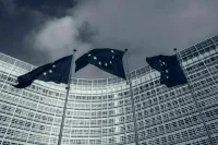 Политолог: Если Европа проиграет России, у нее есть шанс на возрождение