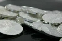 Стоимость серебра превысила 45 долларов впервые с мая 2011 года