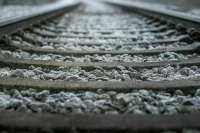 Локомотив и 18 вагонов с бензином сошли с рельсов в Смоленской области