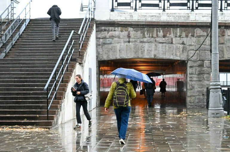 Москвичам спрогнозировали похолодание и дожди на выходных