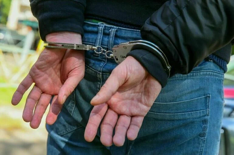 В Ленобласти по делу о суррогатном алкоголе задержали восемь человек