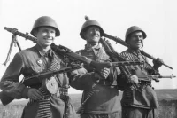 «Подарки» от врага: как в Красной армии появились трофейные батальоны